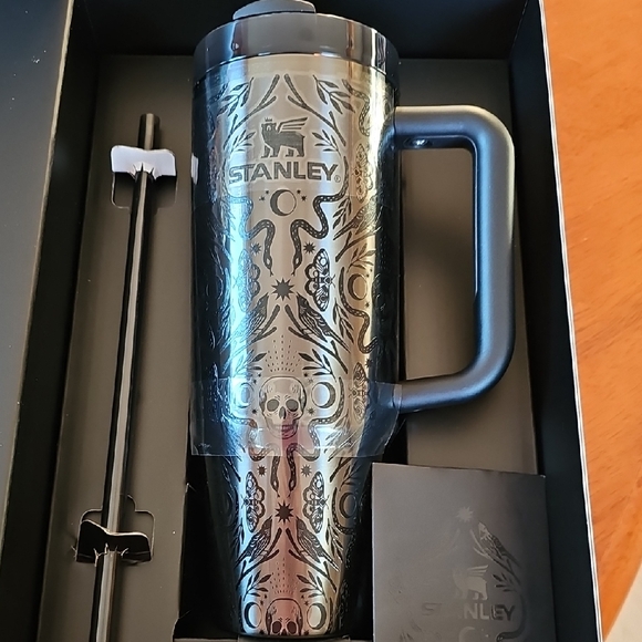 Stanley 30 oz Deadly Damask Quencher 2.0 Flowstate Tumbler - Picture 1 of 8